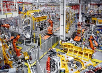 Fábricas de automóveis e eletrônicos interromperão produção na segunda-feira por conta do tufão n°10