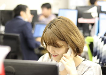 Cidade em Kyoto realiza treinamento de intérprete por telefone em várias línguas para situações de desastre