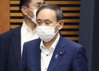 Chefe do gabinete do governo do Japão diz que levará tempo até diminuir para zero risco de contaminação por COVID-19