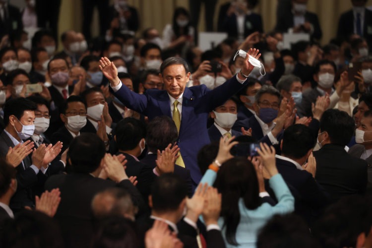 Yoshihide Suga vence eleição do PLD e deve ser anunciado como novo primeiro-ministro do Japão