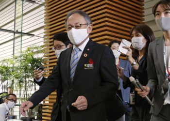 Primeiro-ministro do Japão se reúne pela primeira vez com governador de Okinawa