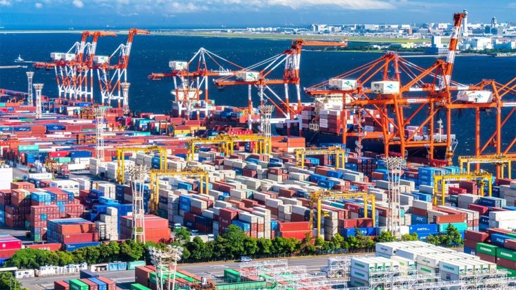 Exportações do Japão caem 4,9% em setembro quando comparado com 2019