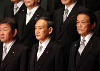 Aprovação do governo de Yoshihide Suga cai para 55% em setembro