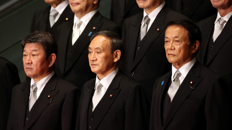 Aprovação do governo de Yoshihide Suga cai para 55% em setembro