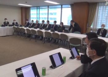 Governo do Japão segue com processo de digitalização do país e substituirá documentos de papéis por tablets