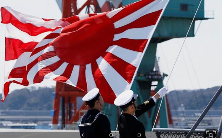 Navios de guerra japoneses chegam a porto vietnamita para participar de treinamento militar