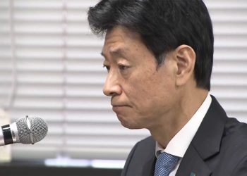 Ministro da Revitalização Econômica do Japão fala em endurecer políticas de combate à COVID-19 após nova alta de casos no país