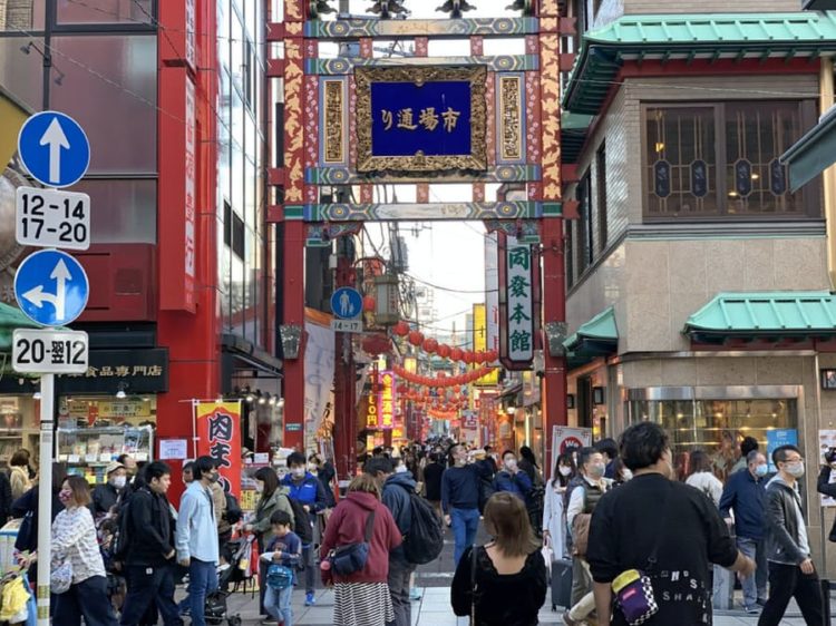 Movimento nas principais regiões do Japão no sábado ficou abaixo do registrado no ano passado, mas próximo dos níveis de janeiro e fevereiro