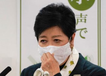 Governo de Tóquio desloca recursos para saúde a fim de assegurar profissionais nos hospitais diante do aumento de casos de COVID-19