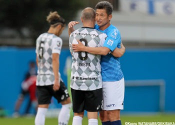 Jogador Kazu entra em campo em partida da primeira divisão da J-League e se torna o jogador mais velho a jogar no torneio com 53 anos e 8 meses