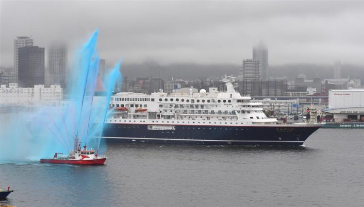 Navios voltam a partir do porto de Kobe pela primeira vez em 9 meses