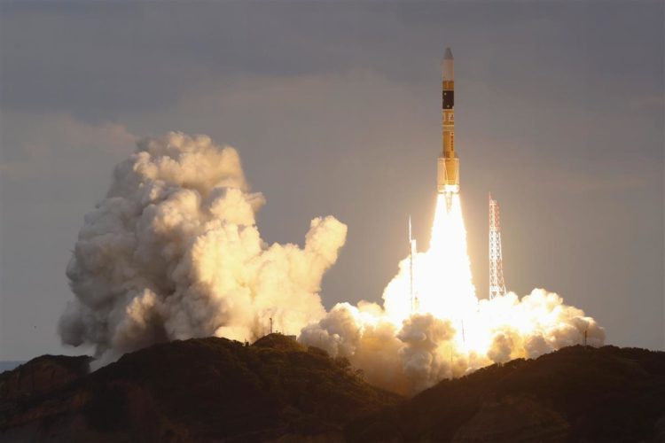Japão lança com sucesso satélite de transmissão de dados