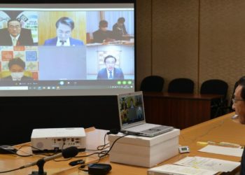 Governadores pedem medidas mais duras do governo japonês contra a pandemia de COVID-19 no fim e começo de ano