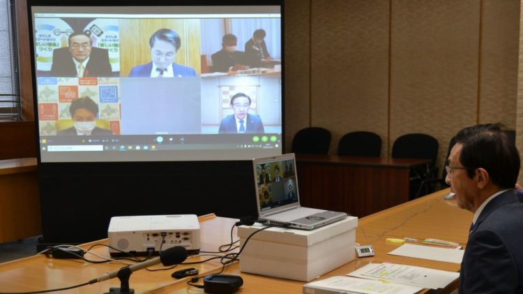 Governadores pedem medidas mais duras do governo japonês contra a pandemia de COVID-19 no fim e começo de ano