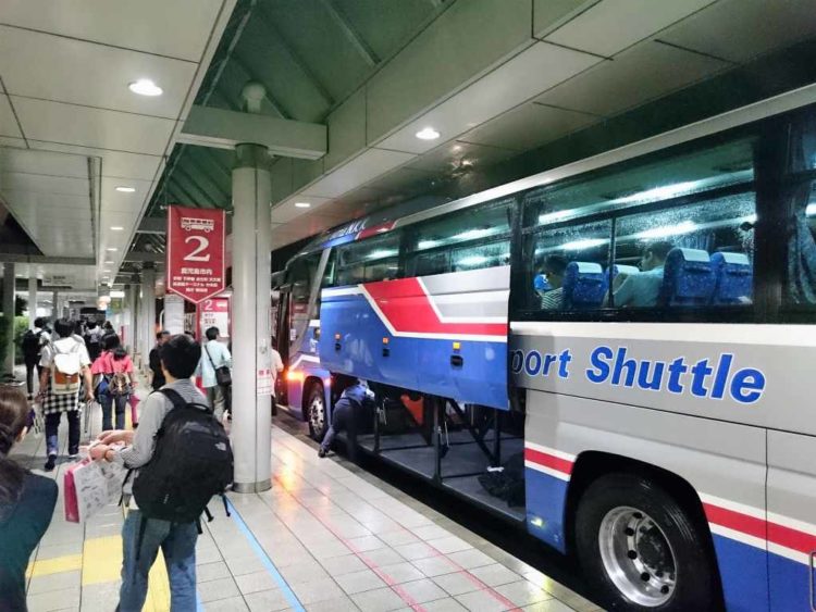 Governo do Japão introduzirá linhas de ônibus para 12 hotéis de Tóquio para estrangeiros e japoneses que chegarem nos aeroportos da capital