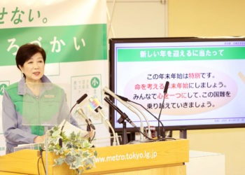 Governadora de Tóquio faz apelo para que pessoas passem o fim e começo de ano em casa