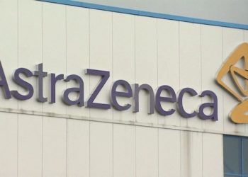 Japão assina oficialmente acordo com farmacêutica britânica para fornecimento de 60 milhões de doses da nova vacina contra COVID-19