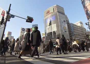Fluxo de pessoas nas principais cidades do Japão cai neste fim de semana