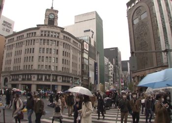 Fluxo de pessoas no centro das grandes cidades japonesas neste final de semana diminuiu em relação ao período pré-pandemia