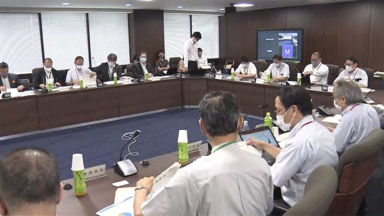 Equipe de especialistas do governo japonês mantêm alerta máximo contra COVID-19