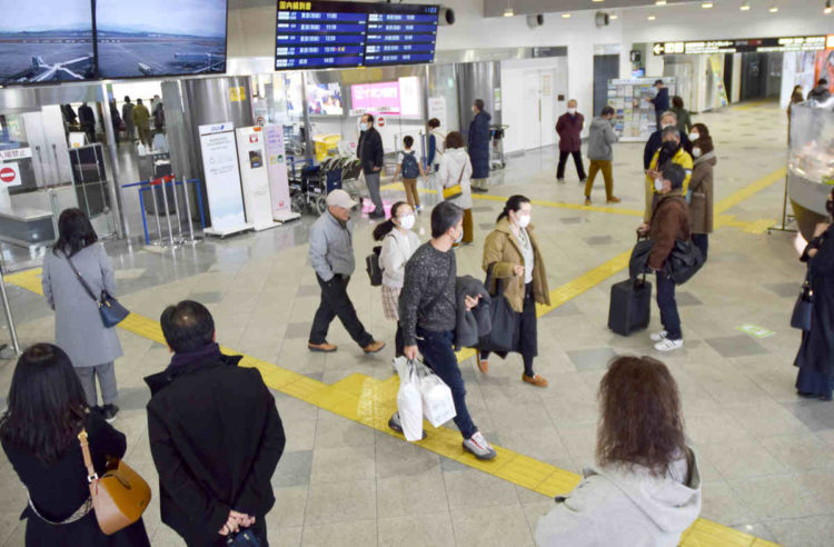 Movimento nas estações de trem e aeroportos do Japão segue baixo neste fim de ano
