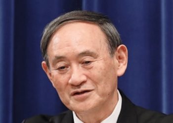 Taxa de aprovação do governo de Yoshihide Suga cai 14 pontos em dezembro