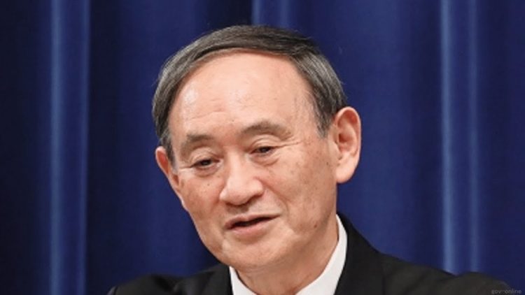 Taxa de aprovação do governo de Yoshihide Suga cai 14 pontos em dezembro