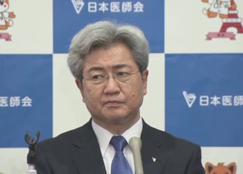 Presidente da Associação de Médicos do Japão alerta que rápido aumento de casos de COVID-19 pode paralisar sistema de saúde do país