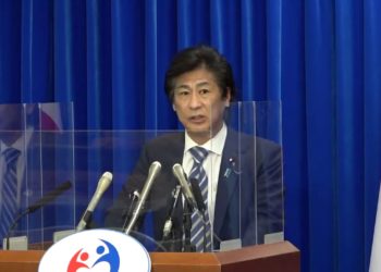 Ministro da Saúde do Japão pede cooperação dos governadores para começar a vacinação contra COVID-19 no final de fevereiro de 2021