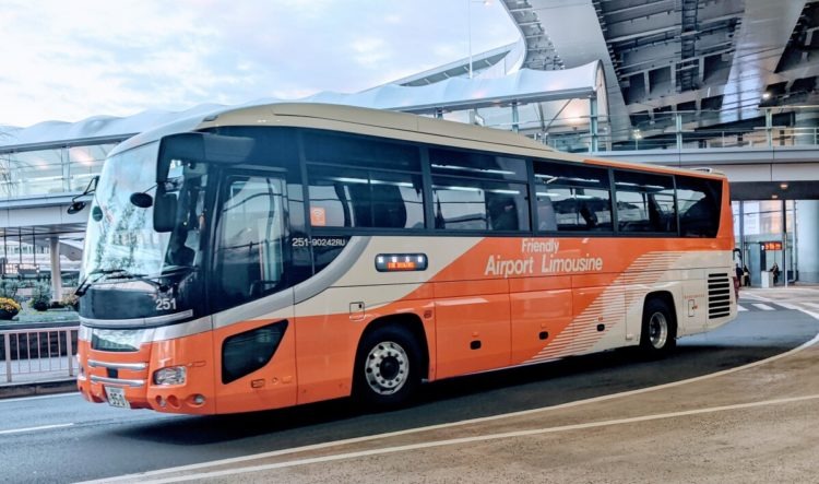 Aeroportos de Haneda e Narita iniciam serviço de ônibus para japoneses e estrangeiros recém-chegados ao país