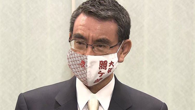Governo japonês nomeia ministro Taro Kono para chefiar a campanha de vacinação contra a COVID-19