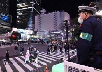 Distrito de Shibuya em Tóquio comemora o Ano Novo de forma silenciosa e com menos gente