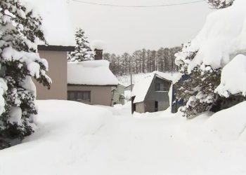 Nevascas continuam no domingo na região voltada para o Mar do Japão