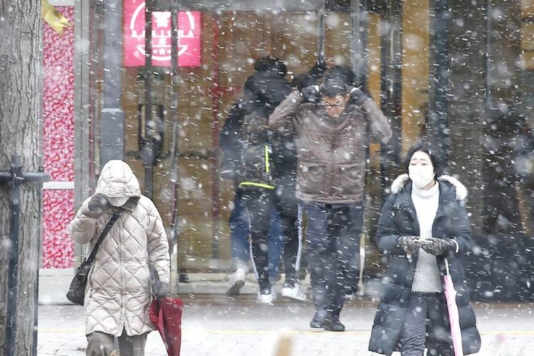 Clima instável segue no Japão, com nevascas na região voltada ao Mar do Japão e fortes ventos em Tohoku