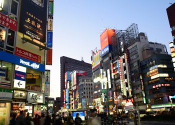 Quantidade de clientes em bares e restaurantes cai 67% na última semana em relação ao período pré-pandemia de COVID-19