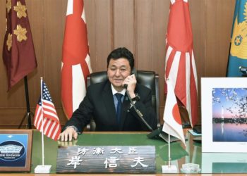 Ministros da Defesa do Japão e EUA conversam por telefone para reforçar laços militares entre os dois países