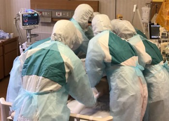 Quantidade de pessoas internadas em estado grave e que morreram nos hospitais por COVID-19 cresce durante terceira onda da doença no Japão