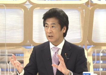 Governo japonês promete transparência no fornecimento de informações sobre possíveis efeitos colaterais da vacina contra Covid-19