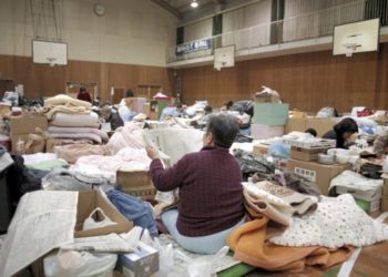 Fukushima ainda registra pessoas vivendo em pontos de evacuação 2 semanas após forte terremoto