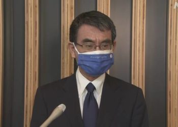 Ministro Taro Kono promete dobrar auxílio para municípios poderem levar adiante campanha de vacinação contra COVID-19