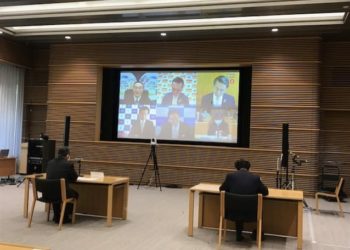 Governadores de todas as províncias do Japão discutem vacinação contra Covid-19