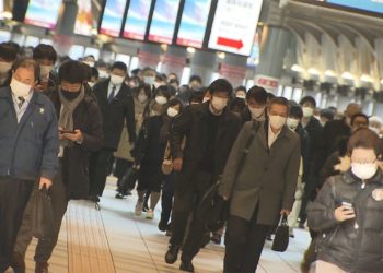 Ministro japonês alerta que casos de Covid-19 entre idosos não está diminuindo