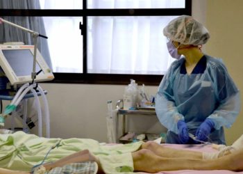 Governo do Japão obrigará pacientes graves de COVID-19 a ficarem pelo menos 15 dias no hospital