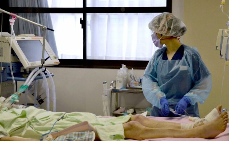 Governo do Japão obrigará pacientes graves de COVID-19 a ficarem pelo menos 15 dias no hospital