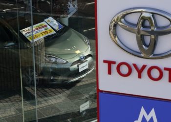 Toyota aumenta previsão de lucros para atual ano fiscal