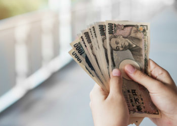 Auxílios do governo japonês permitem empréstimos de até 2 milhões de ienes para quem passa por dificuldades devido à pandemia de Covid-19