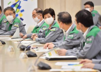 Tóquio registra menos de 1 mil casos diários de Covid-19 pelo sétimo dia seguido