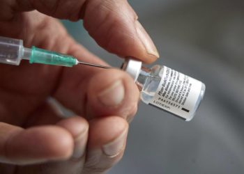 Ministério da Saúde do Japão vai realizar pesquisa com 3 milhões de pessoas para verificar efeitos colaterais da vacina contra COVID-19