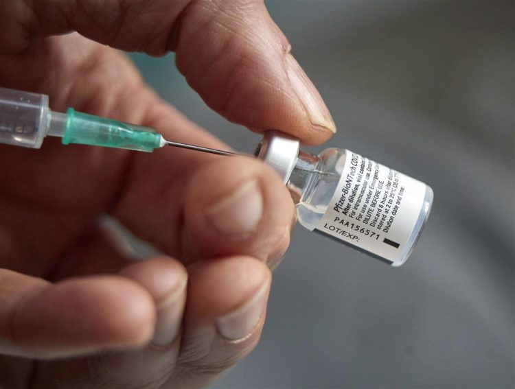 Ministério da Saúde do Japão vai realizar pesquisa com 3 milhões de pessoas para verificar efeitos colaterais da vacina contra COVID-19