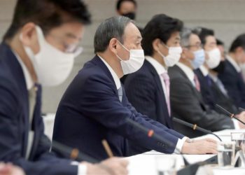 Primeiro-ministro do Japão quer vacinação contra COVID-19 a partir da metade da semana que vem
